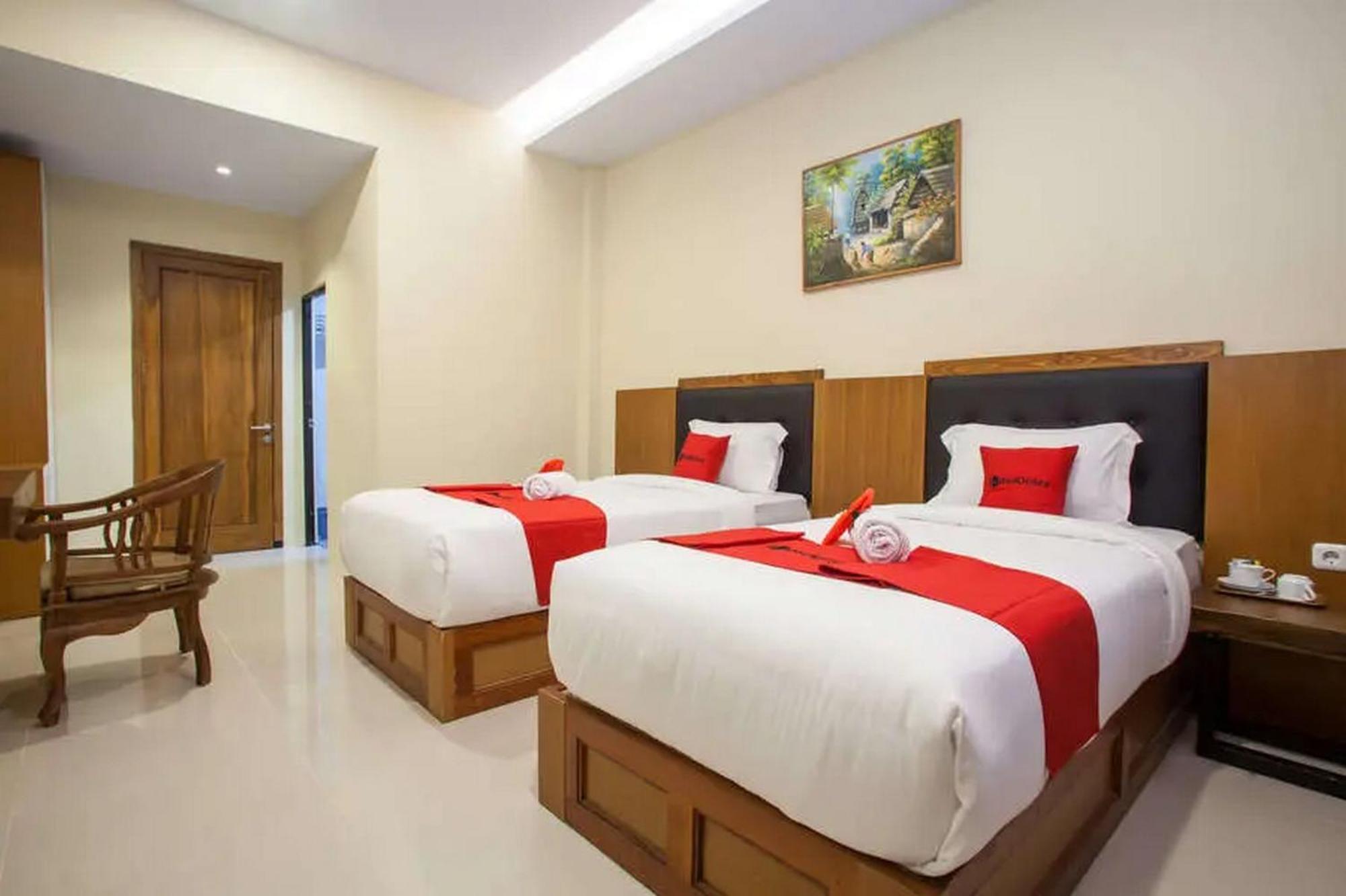 Готель Reddoorz Premium @ Jalan Cengkeh Маланг Екстер'єр фото